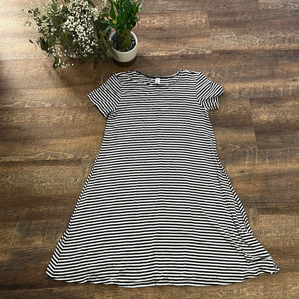 SOFT OLD NAVY BLACK WHITE STRIPE DRESS